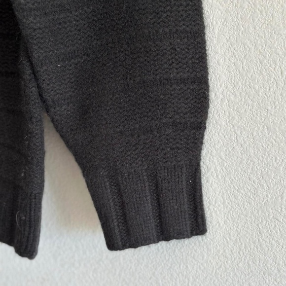 Everlane The Oversized Turtleneck in Luxe Merino in Black, Size X-Small - Picture 9 of 12